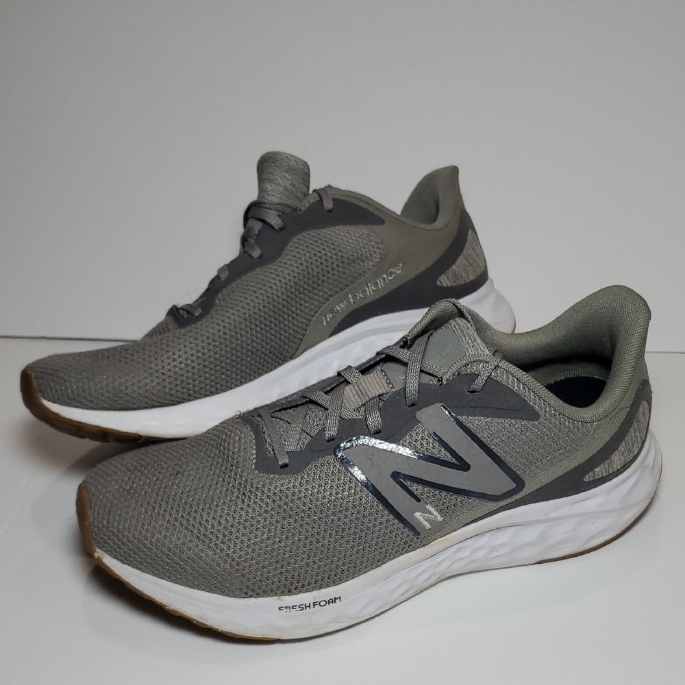 Mens 9.5 New Balance Sneakers Gray Fresh Foam